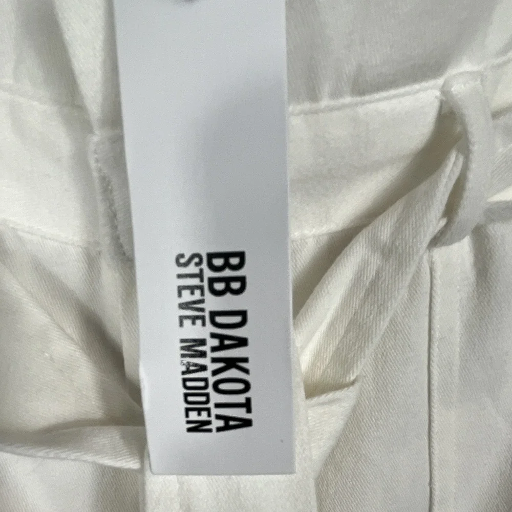 Steve Madden BB Dakota Women's Belted White Shorts Size Medium‎